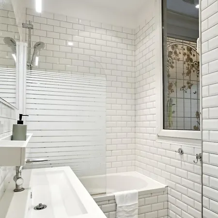 Arc De Triomphe & Victor Hugo - Cityapartmentstay