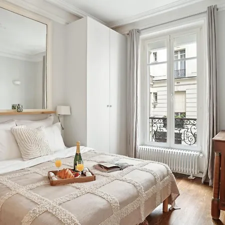 Arc De Triomphe & Victor Hugo - Cityapartmentstay * Paris