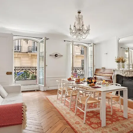 Arc De Triomphe & Victor Hugo - Cityapartmentstay *