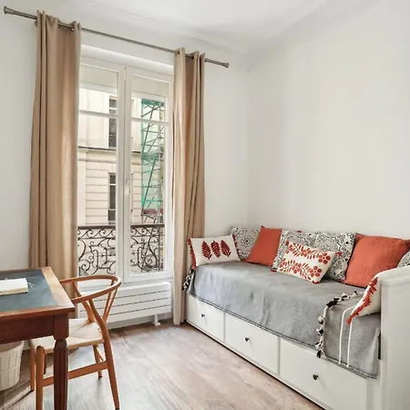 Arc De Triomphe & Victor Hugo - Cityapartmentstay Paris